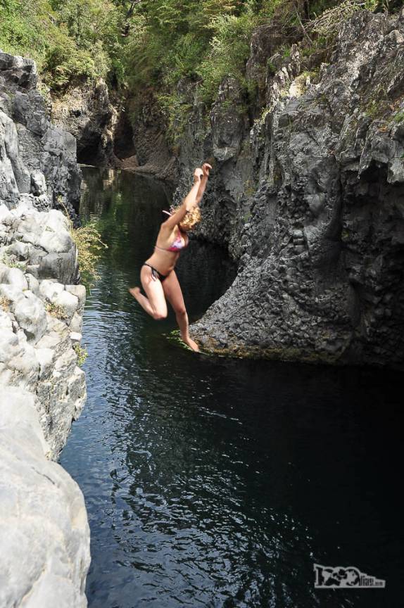 Na manhã do 2o dia, mergulho em uma das piscinas naturais do Parque Nacional Radal Siete Tazas, no centro-sul do Chile